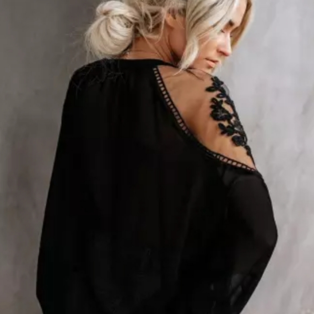 Last One New boutique lace blouse - Picture 5 of 11